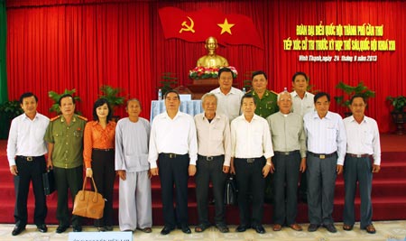 ຜູ້ມີສິດເລືອກຕັ້ງສະໜັບສະໜູນແຜນນະໂຍບາຍຕໍ່ສູ້ປັກປັກຮັກສາອະທິປະໄຕຜືນແຜ່ນດິນຂອງພັກ ແລະ ລັດ